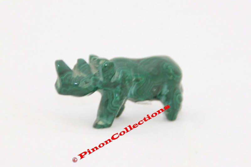 MALACHITE - Rhinocéros sculpté dans un seul bloc de Malachite - Dimensions : 4,5 x 1 x 2 cm environ