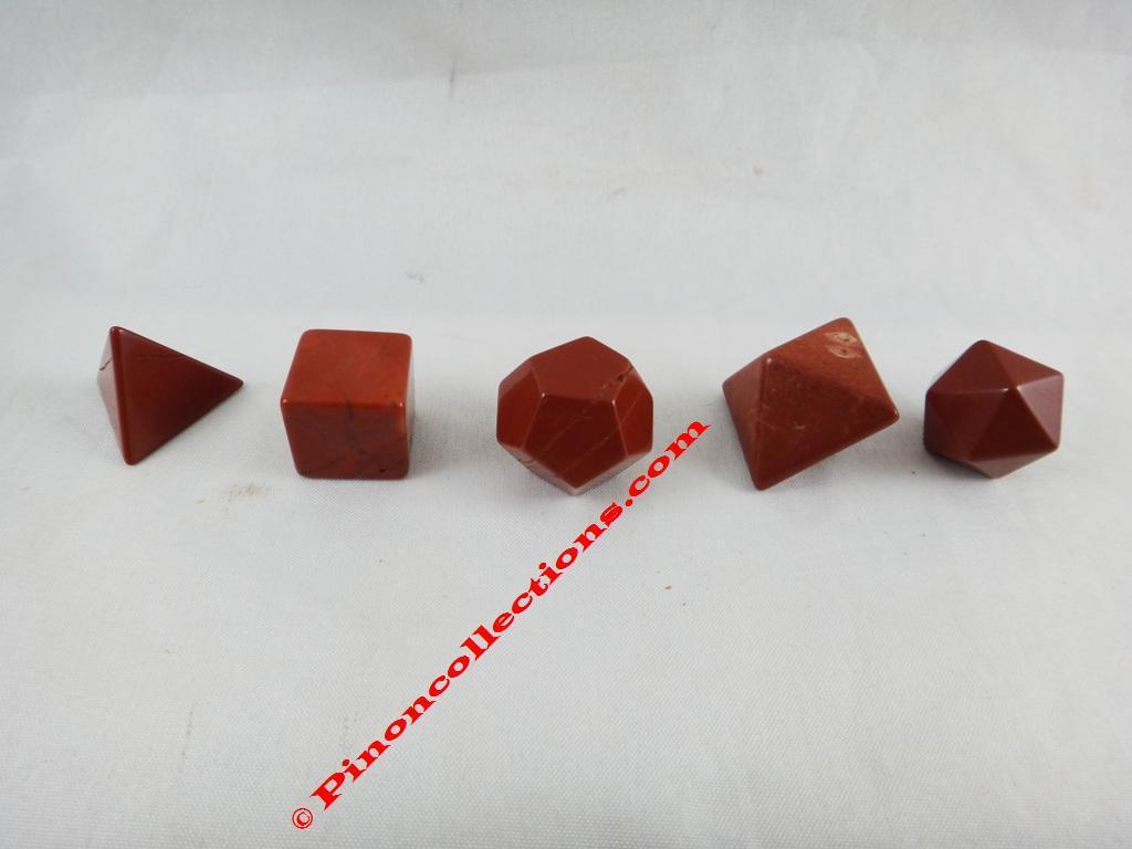 JASPE ROUGE - SOLIDES DE PLATON - Les 5 solides entre 1,4 et 2 cm de hauteur chacun