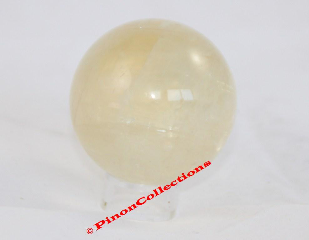 CALCITE JAUNE - Boule polie Ø 5,5 cm environ - Poids : 280 grammes environ - Provenance : Brésil