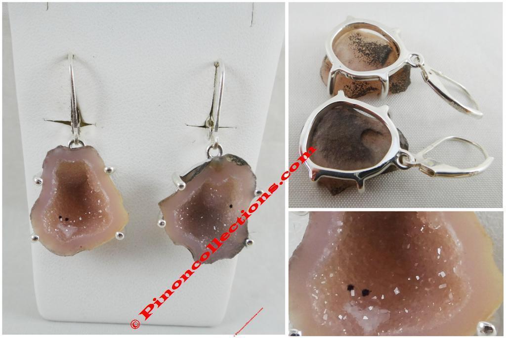 AGATE ROSE - Boucles d'oreilles formées par une agate rose brute et cristallisée d'environ 15x17 mm