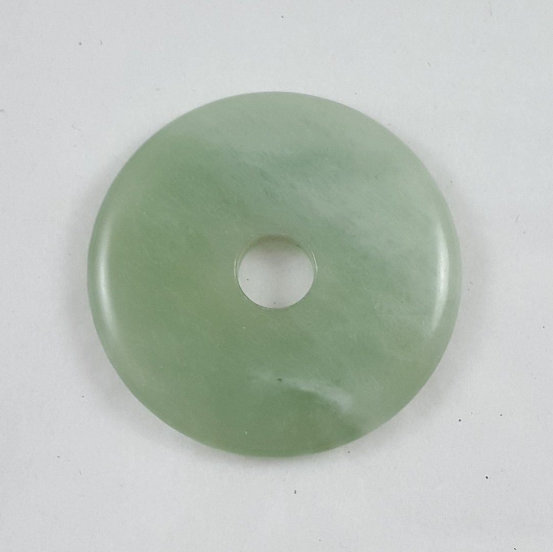 JADE VERT - DONUT en jade vert clair - diamètre 5 cm - épaisseur 7 mm environ
