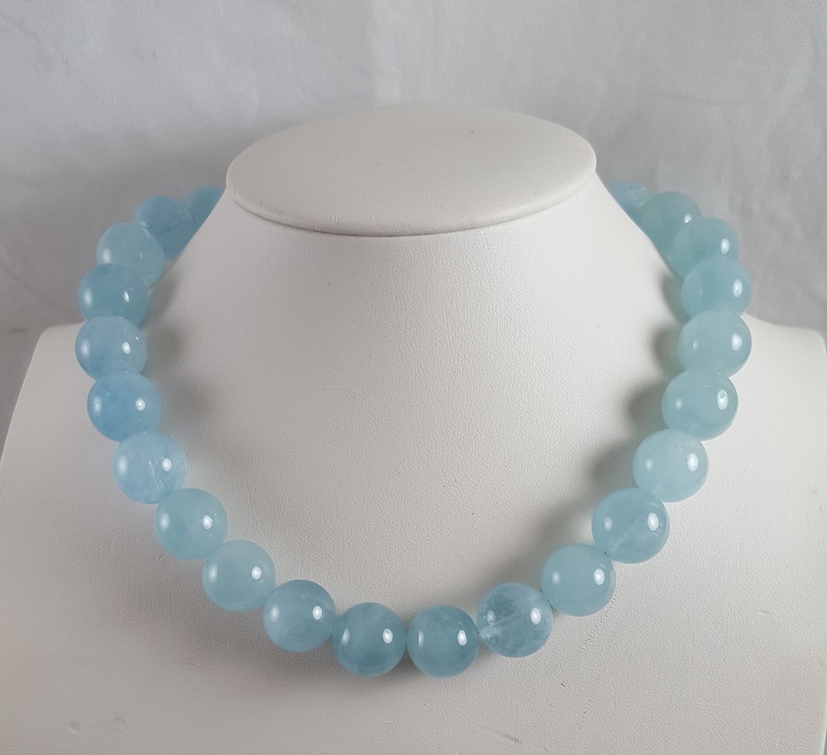 AIGUE MARINE - collier en perles regulières de diamètre 14 mm