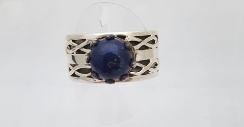 LAPIS-LAZULI - Bague composé d'un anneau cisellé en argent