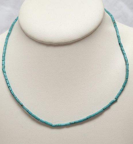 TURQUOISE - Collier composé de perles de turquoise forme tube