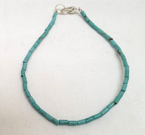 TURQUOISE - bracelet composé de perles de turquoise forme tube